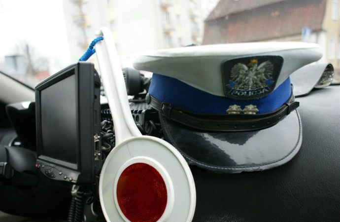 {Warmińsko-mazurscy policjanci zaczynają wzmożone patrole na drogach.}