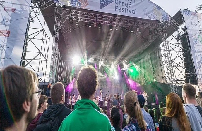 {Organizatorzy Olsztyn Green Festival ujawnili kolejnych artystów, którzy tego lata pojawią się nad jeziorem Ukiel.}